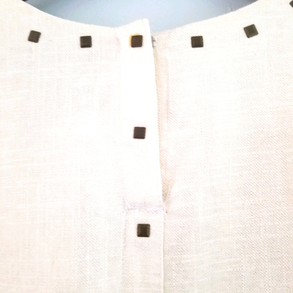 Sleeveless creme-colored dress with back detail - Picture 4 of 5